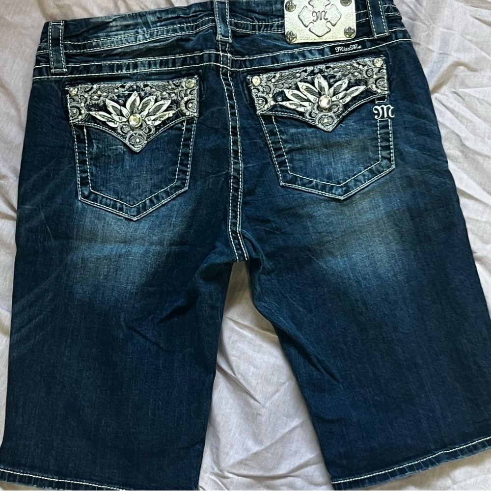 Miss Me: Mid-rise Easy Embroidered Faux Flap Pocket Bermuda Shorts - Picture 2 of 10